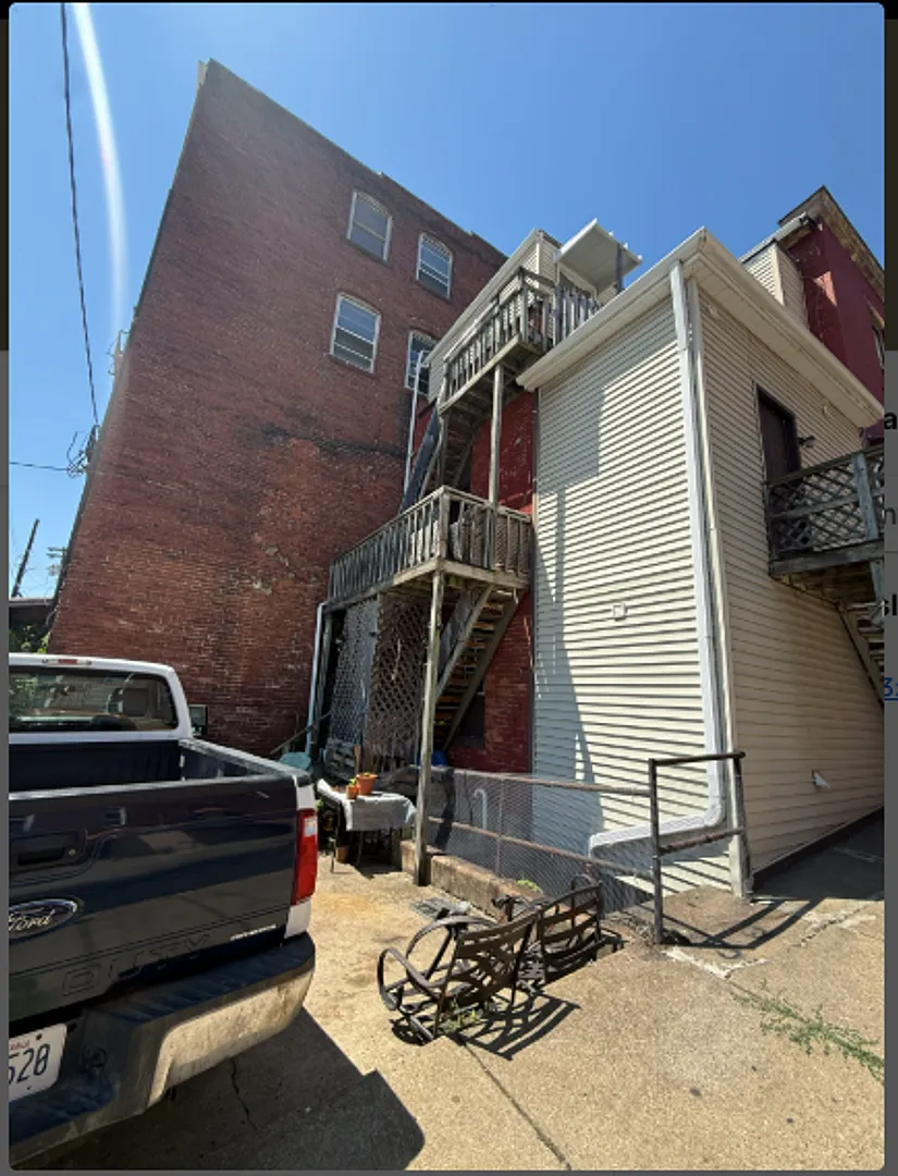 446 McKean Ave — Photo 4