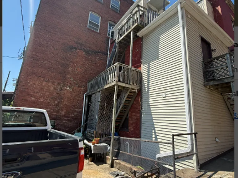 446 McKean Ave — Photo 4