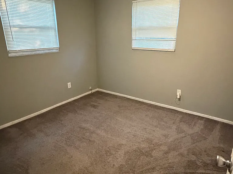 20501 Northlawn St — Photo 14