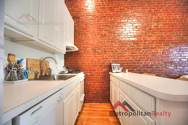 Rented by Metropolitan Realty | media 5