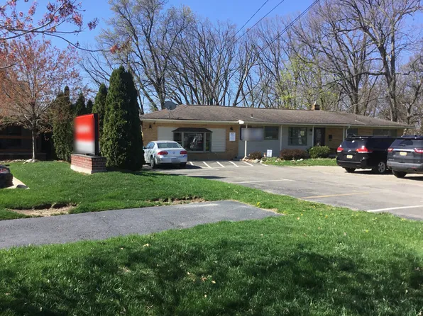 109 Indianwood Rd, Lake Orion, MI 48362