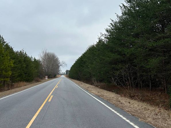 1 Old Camden Rd, Cassatt, SC 29032