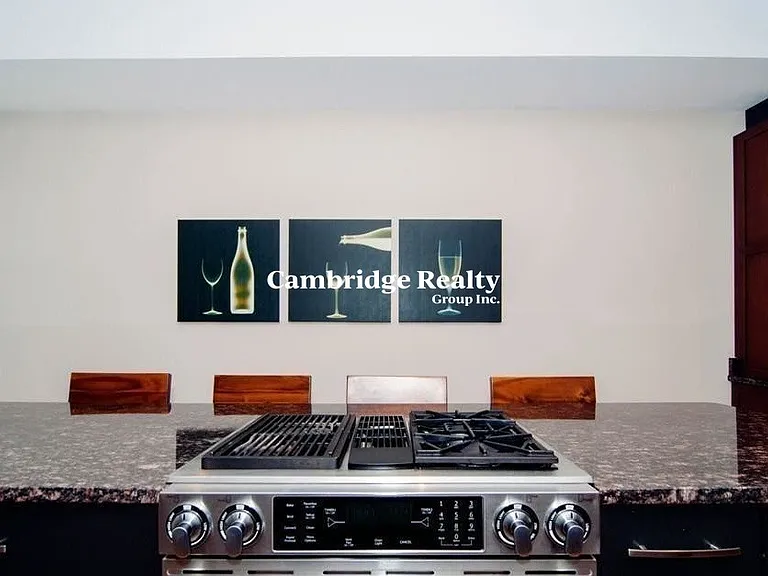 2021 Commonwealth Ave #T — Photo 4