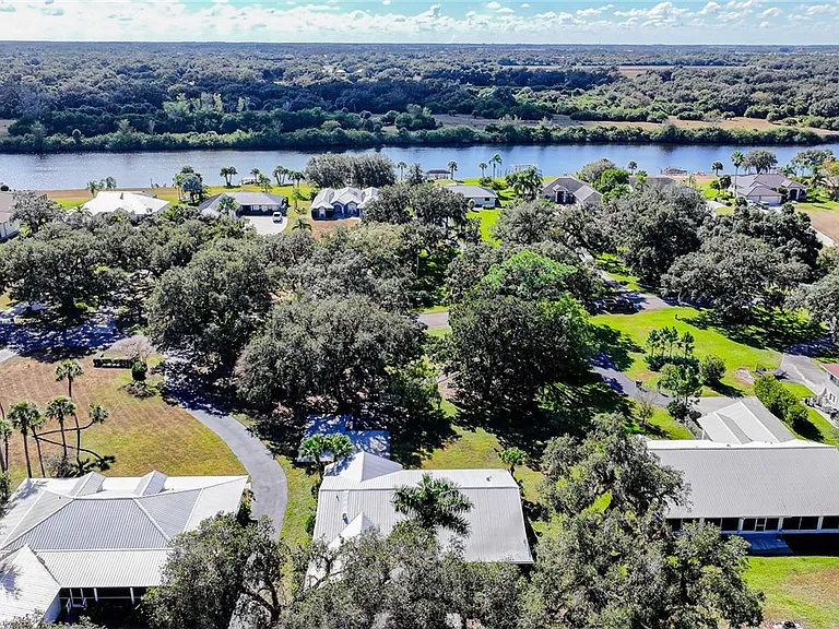 1250 Riverbend Dr — Photo 30
