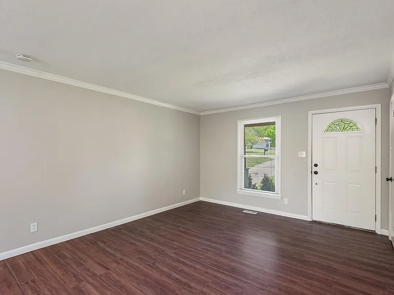 3218 Chantilly Dr — Photo 7