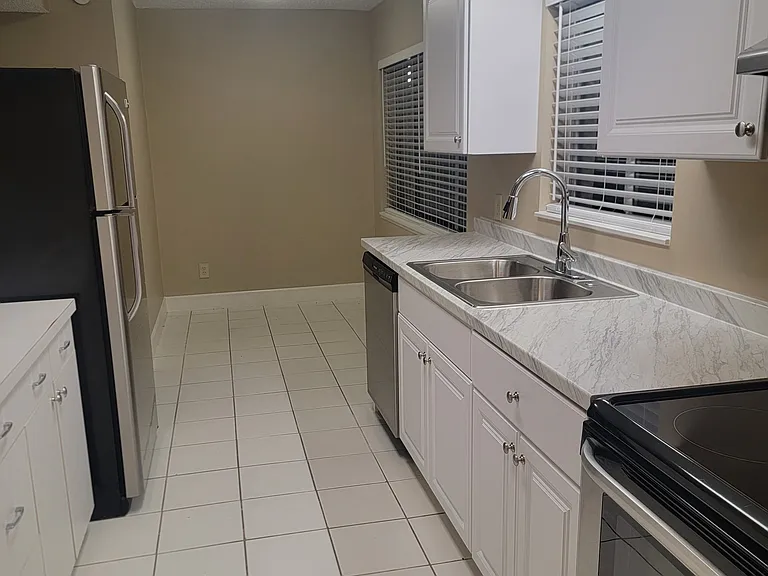 6301 Newtown Cir #A2 — Photo 2
