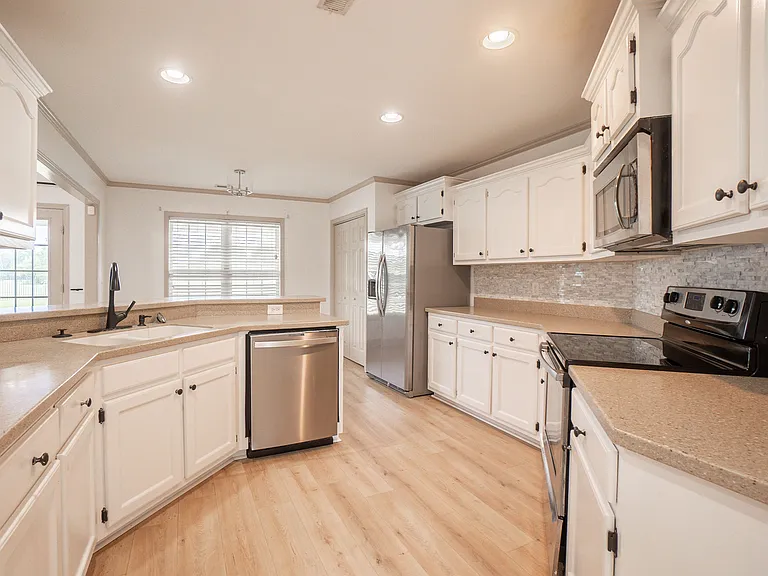1830 Barnwell Dr — Photo 7