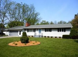 1036 N Jones Rd, Essexville, MI