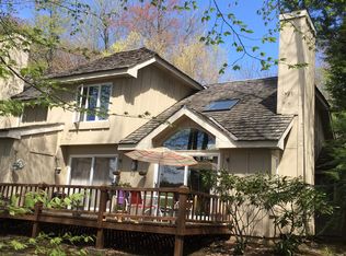 851 Crest Pines Ln, Pocono Pines, PA 18350