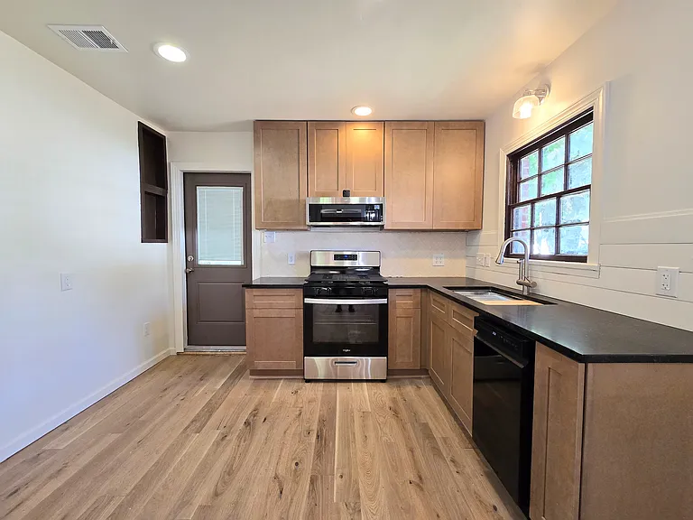173 Dunn Ave — Photo 5