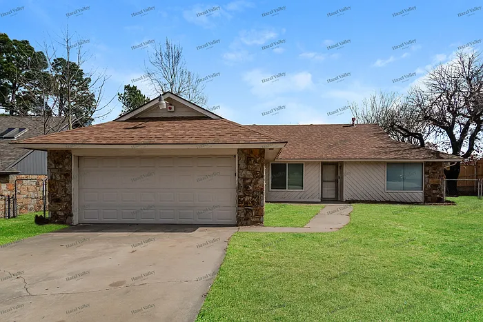 950 Twisted Oak Dr — Photo 1