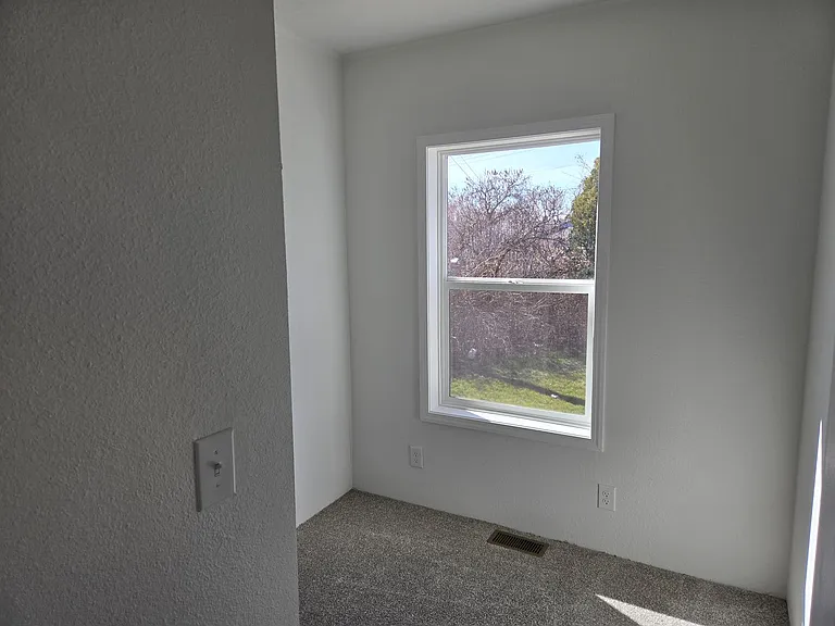 816 N Midland Blvd — Photo 9