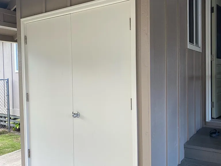 Nice and spacious outdoor secured closet. Washer/dryer located behind the outdoor closet.