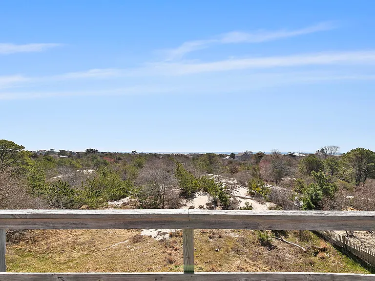 245 Bluff Rd — Photo 2