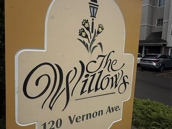 120 Vernon Ave #204, Kamloops, BC V2B 1L6