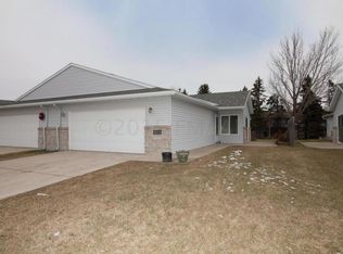 674 Appletree Ln, Moorhead, MN 56560