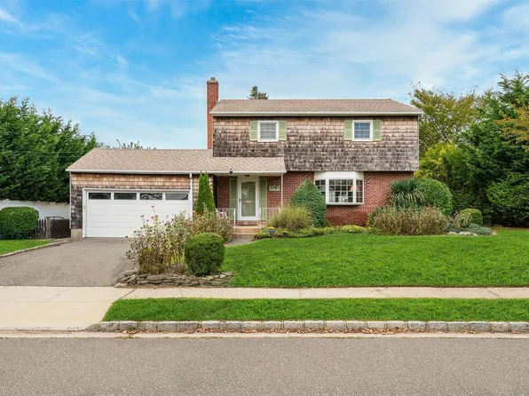 5 Lagoon Boulevard, Massapequa, NY 11758