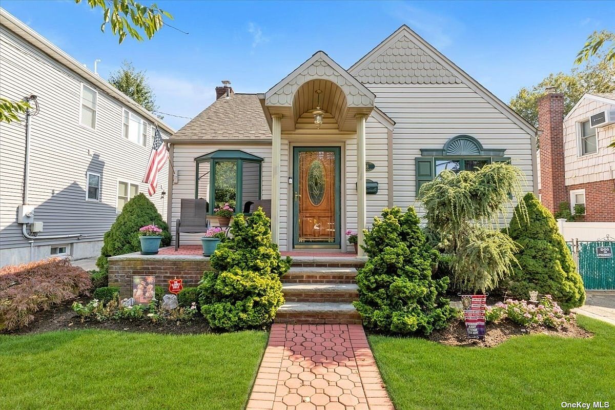 16 Franklin Avenue, New Hyde Park, NY 11040 Zillow