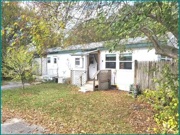 52 Sycamore Dr, Halifax, MA 02338