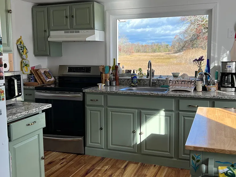 Creek Ct — Photo 2