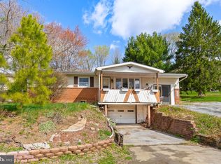 7248 Sandy Hollow Rd, Harrisburg, PA 17112