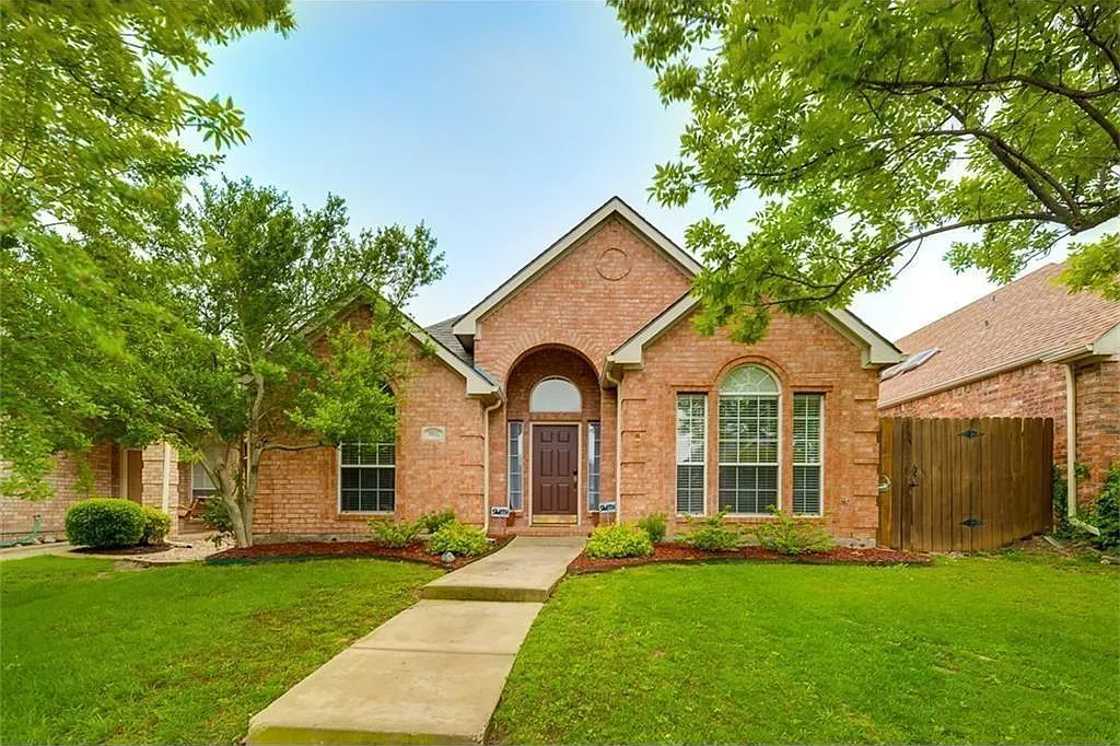 3 bed, 1454 sqft, $2,200 — Photo 1