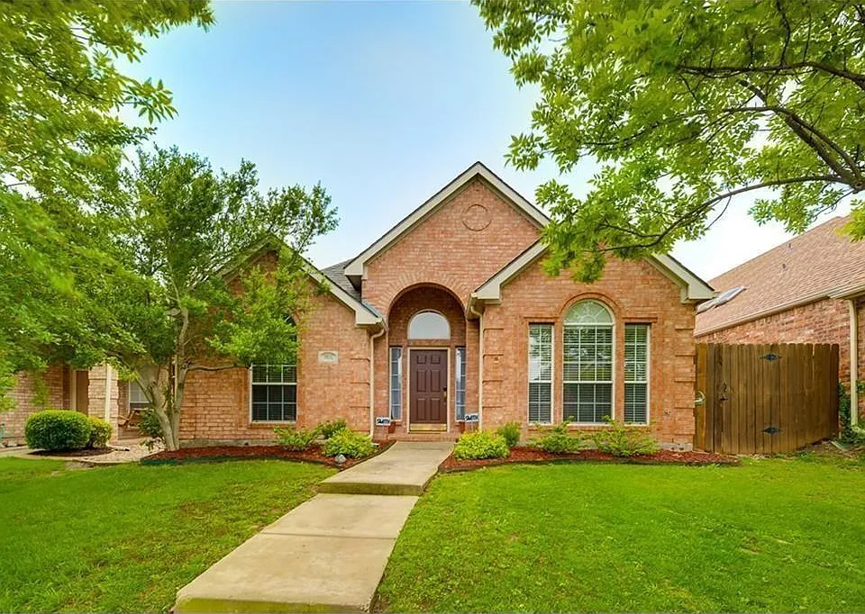 3032 Sawtooth Dr