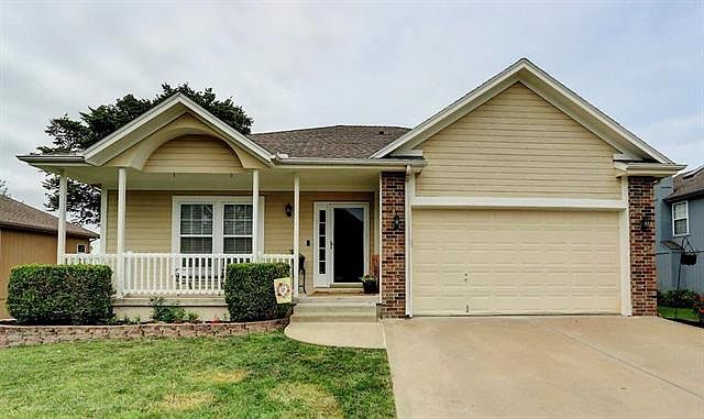 1st image of 2604 NE Horseshoe Dr