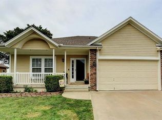 2604 NE Horseshoe Dr, Lees Summit, MO 64086