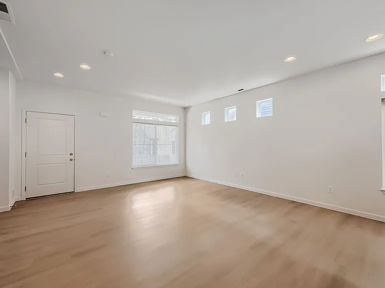 6463 Crossdrum Point — Photo 3