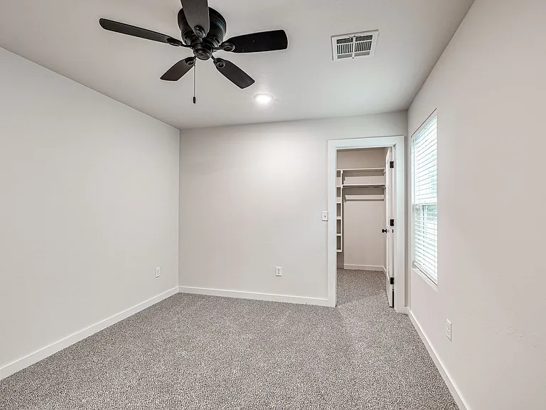 608 W 2nd St #110 — Photo 28