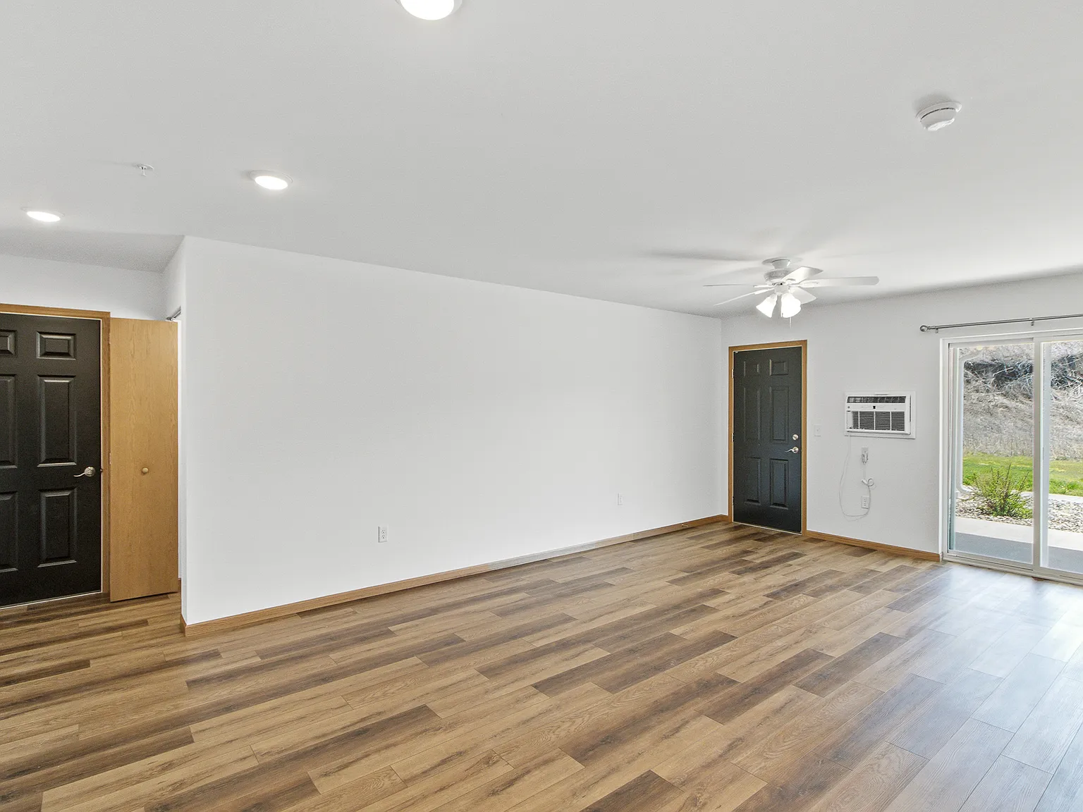 Carver Flats - 310 — Photo 2