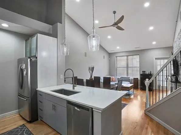 26 Avenue At Port, West New York, NJ 07093
