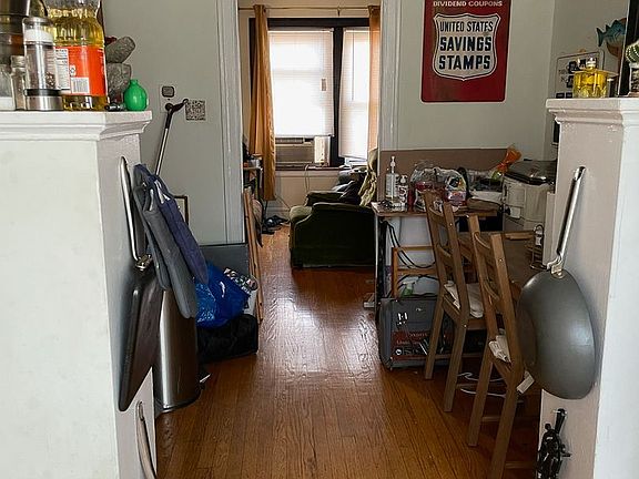 4th image of 2561 W Montrose Ave APT 3W