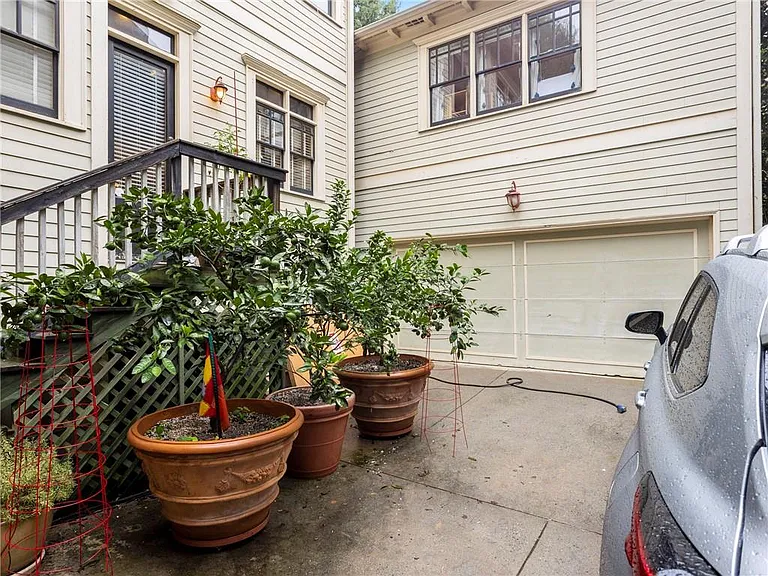 325 Sinclair Ave NE — Photo 19
