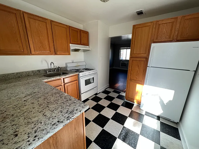 436 N Highland Ave NE #20 — Photo 4