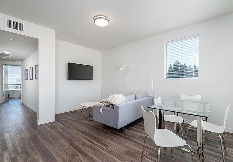 Lumina Apartments — Photo 10