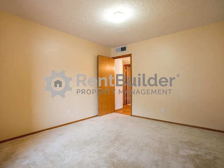 7617 Union St NE — Photo 21