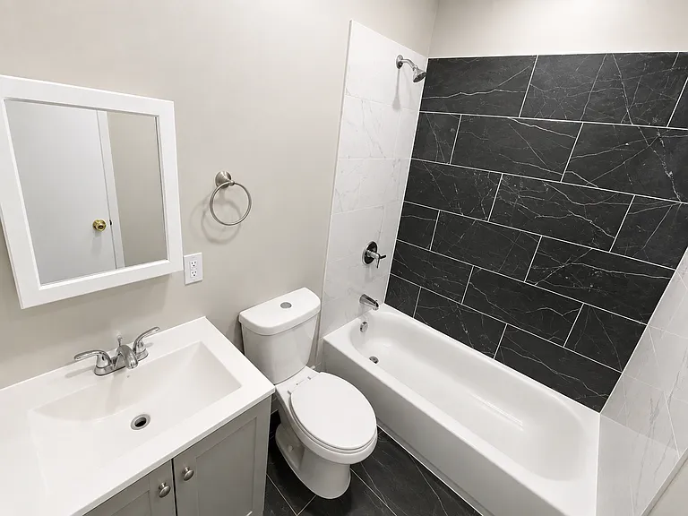 61 Leslie St #2 — Photo 2