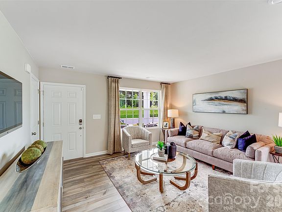 4th image of 711 Mile Creek Rd