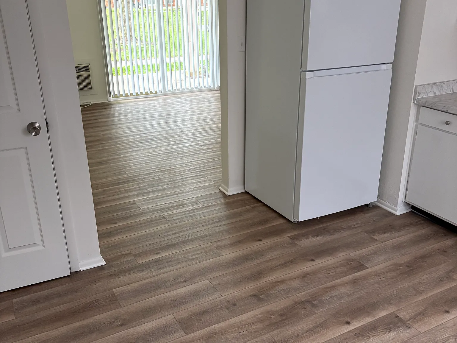 2 bed, 1000 sqft, $1,200 — Photo 2