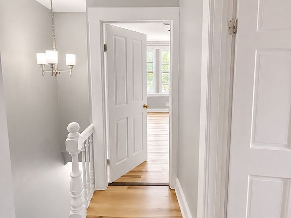5th image of 405 Trinity Pl