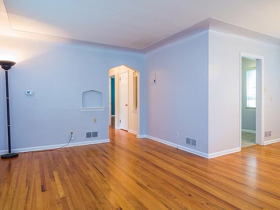 4th image of 1536 N Elm St