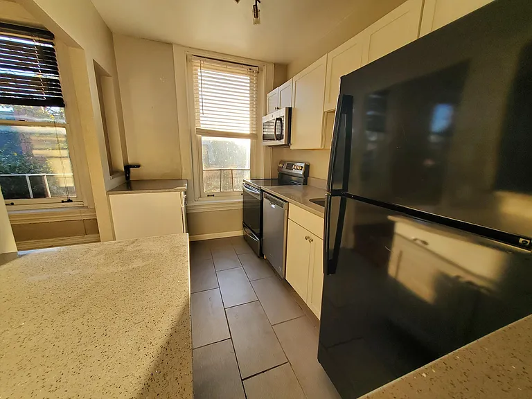 1302 Buena Vista St #3 — Photo 5