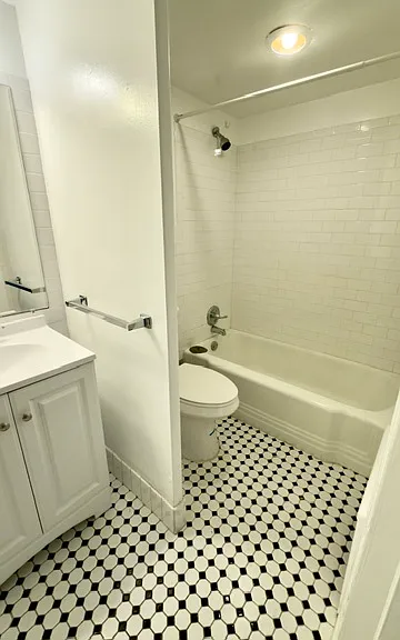 922 24th St NW #111 — Photo 9