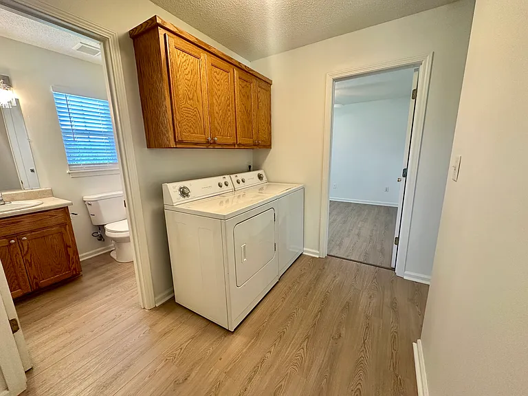 109 England Way — Photo 9