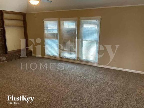 4th image of 935 Rutland Dr