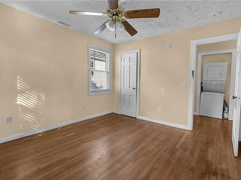 818 19th Pl — Photo 17