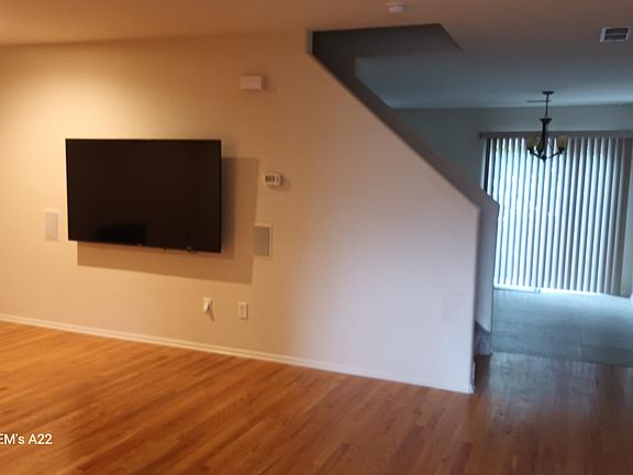 Walk through from living room to dining area/kitchen
