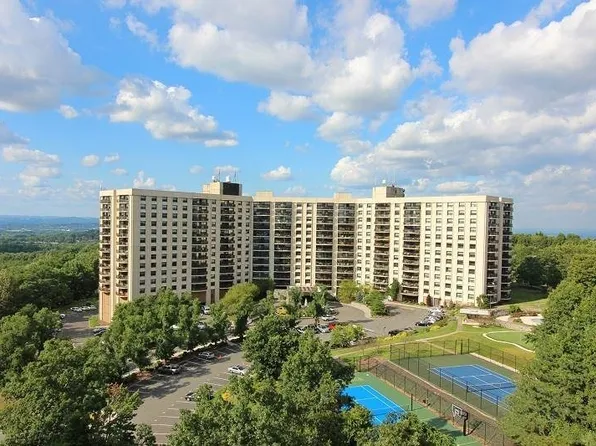 2 Claridge Dr APT 2AE, Verona, NJ 07044